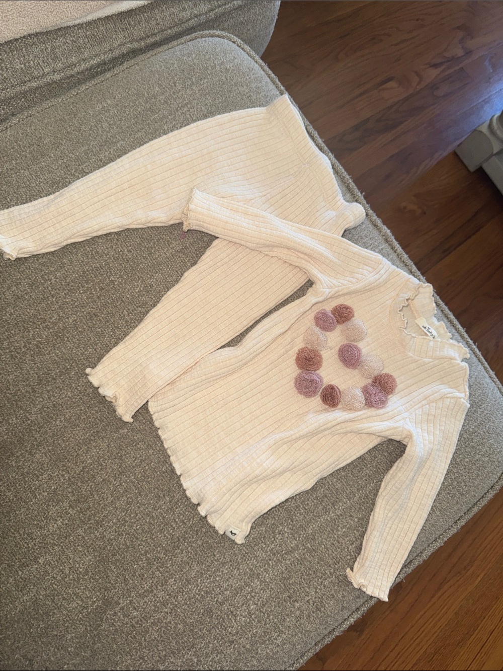 Oh baby! Soft Cream Ribbed Sweater with Pom-Pom Detail size 3-6 month